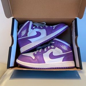 Jordan (NIKE) 1 MID purple and white size 1Y